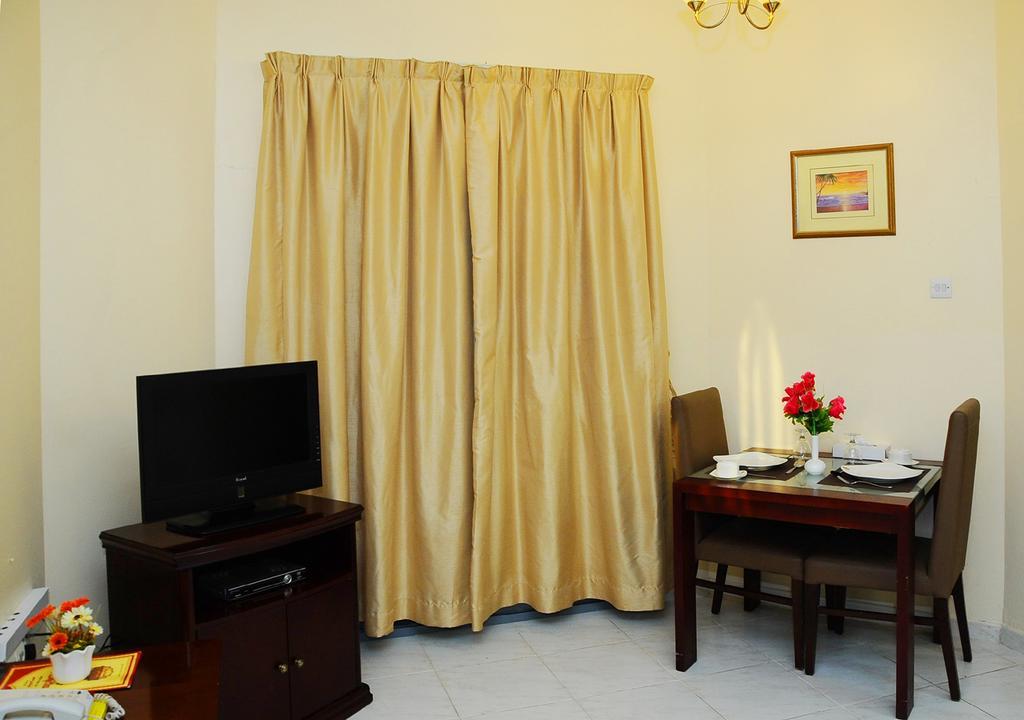 عجمان Royal Palace Hotel Apartment Previously Tulip Inn المظهر الخارجي الصورة